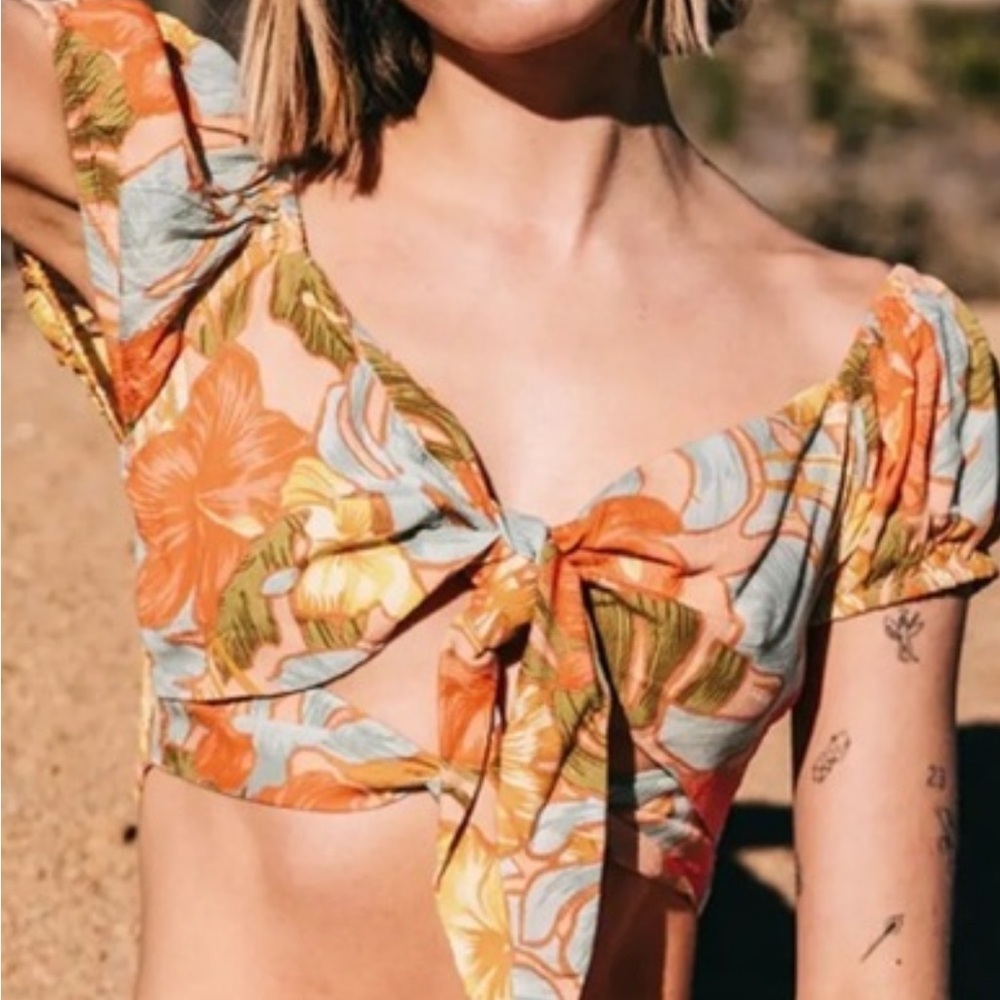 Volcom Tropical Spice Women's Floral Crop Top - Size Small 4/6